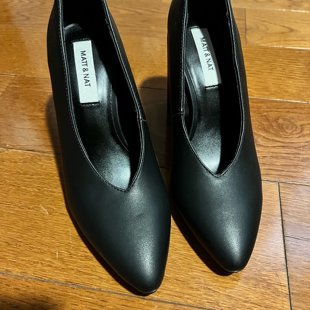 NWOT Matt & Nat Amari Heel Black Sz 7 38